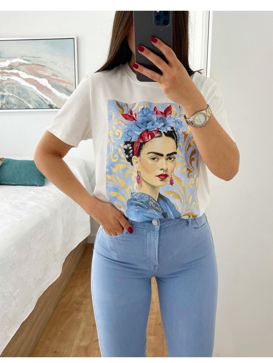 Caperucita Rosa (Rosa Navarro) Camiseta Blanca Flores Azules Y Rojas Kahlo (V07)