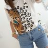 Caperucita Rosa (Rosa Navarro) Camiseta Blanca Mitad Leopardo Camel Two Ma2023 (L37)