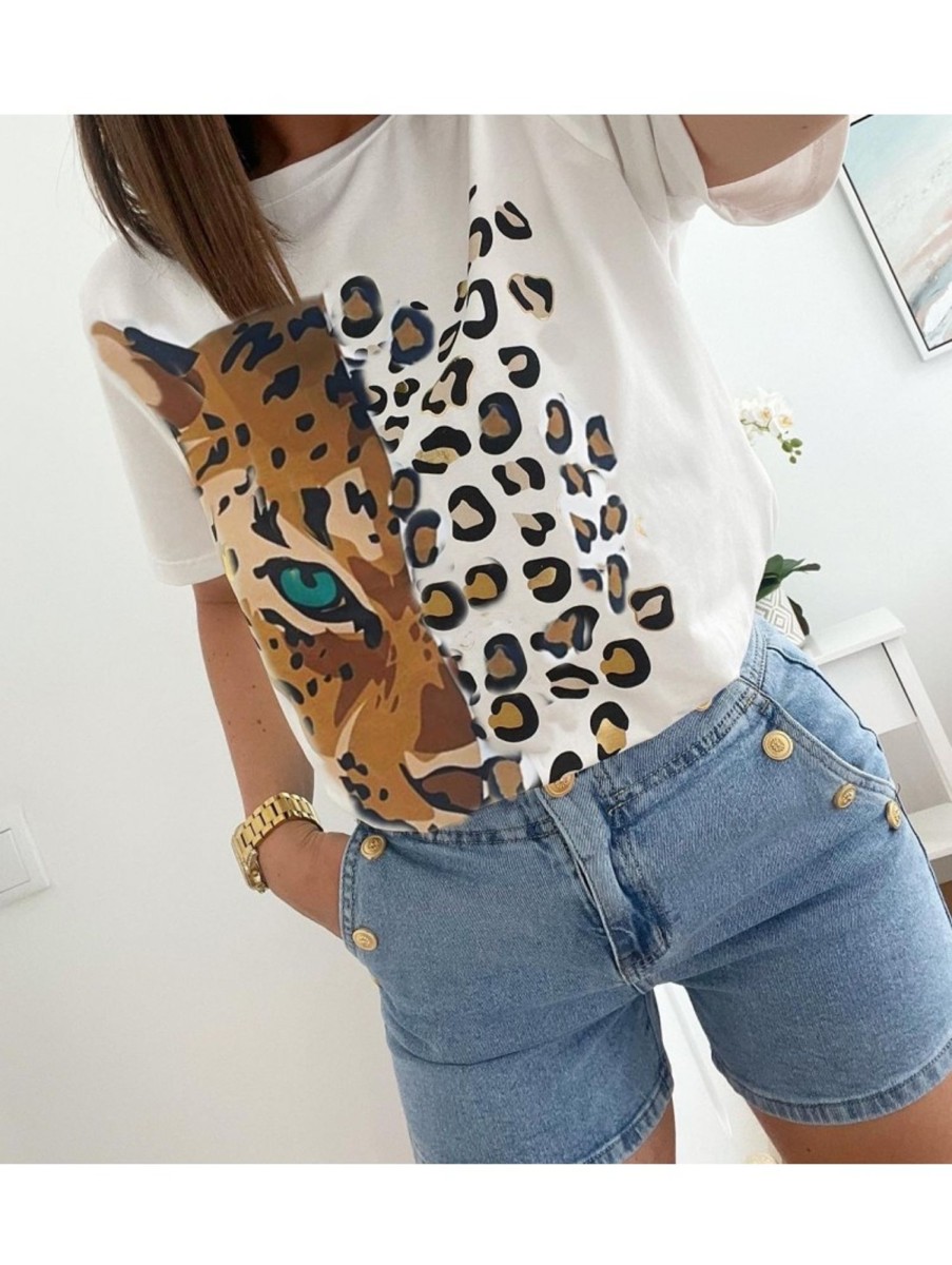 Caperucita Rosa (Rosa Navarro) Camiseta Blanca Mitad Leopardo Camel Two Ma2023 (L37)