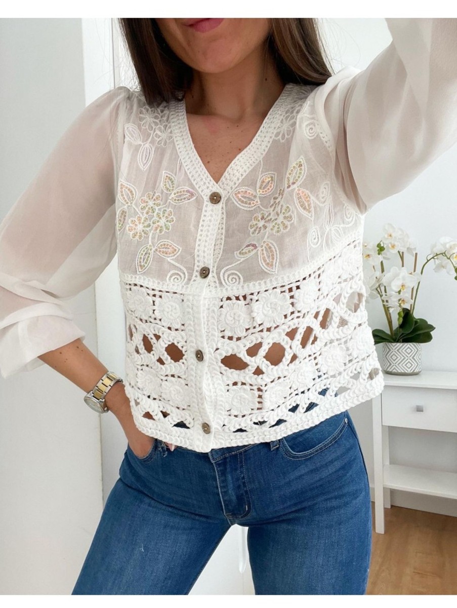 Caperucita Rosa (Rosa Navarro) Blusa Botones Blanca Detalles Lentejuelas Escote Y Troquelado Sidney